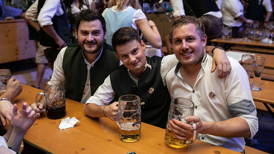 Die Partybilder vom Donnerstag, 14. August, aus dem Festzelt Reisinger. Die Partybilder vom Donnerstag, 14. August, aus dem Festzelt Reisinger.