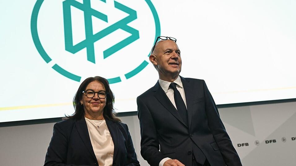 DFB-Spitzenfunktionäre Heike Ullrich und Bernd Neuendorf: großer Schritt für die Frauen-Bundesliga DFB-Spitzenfunktionäre Heike Ullrich und Bernd Neuendorf: großer Schritt für die Frauen-Bundesliga