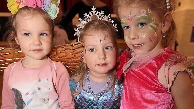 Staunend verfolgten die Kleinen das Geschehen. Staunend verfolgten die Kleinen das Geschehen.