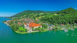 Für Häuser in der Nähe des Tegernsee werden durschnittlich zwischen 10.000 und knapp 13.000 Euro pro Quadratmeter verlangt. Für Häuser in der Nähe des Tegernsee werden durschnittlich zwischen 10.000 und knapp 13.000 Euro pro Quadratmeter verlangt.