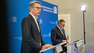 Bayerns Kunstminister Blume und Pinakotheken-Chef Biebl begrüßen die Entscheidung (Archivbild). Bayerns Kunstminister Blume und Pinakotheken-Chef Biebl begrüßen die Entscheidung (Archivbild).