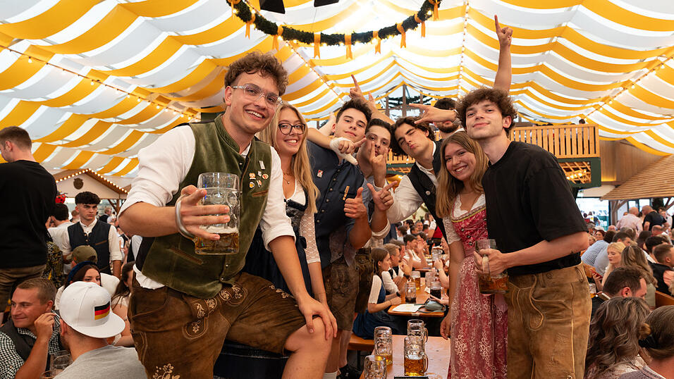 Die Partybilder vom Freitag, 16. August, aus dem Festzelt Nothaft. Die Partybilder vom Freitag, 16. August, aus dem Festzelt Nothaft.