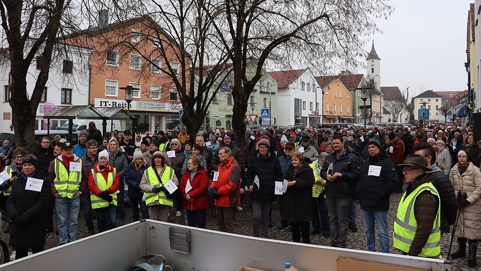 Die parteifreie W&auml;hlergruppe BOG hatte bereits vor rund zwei Wochen eine Demo f&uuml;r den Erhalt der Kreisklinik Bogen organisiert. Jetzt strebt sie ein B&uuml;rgerbegehren auf Landkreisebene an.