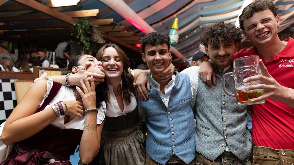 Die Partybilder vom Freitag, 7. August, aus dem Festzelt Wenisch. Die Partybilder vom Freitag, 7. August, aus dem Festzelt Wenisch.