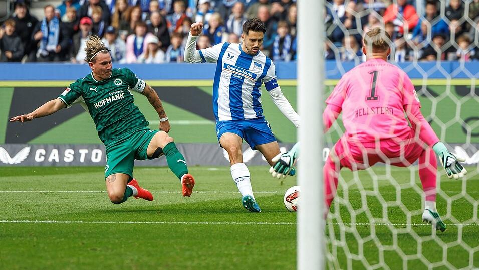 Hertha-Kapitän Josip Brekalo war auch am Siegtor der Berliner beteiligt. Hertha-Kapitän Josip Brekalo war auch am Siegtor der Berliner beteiligt.