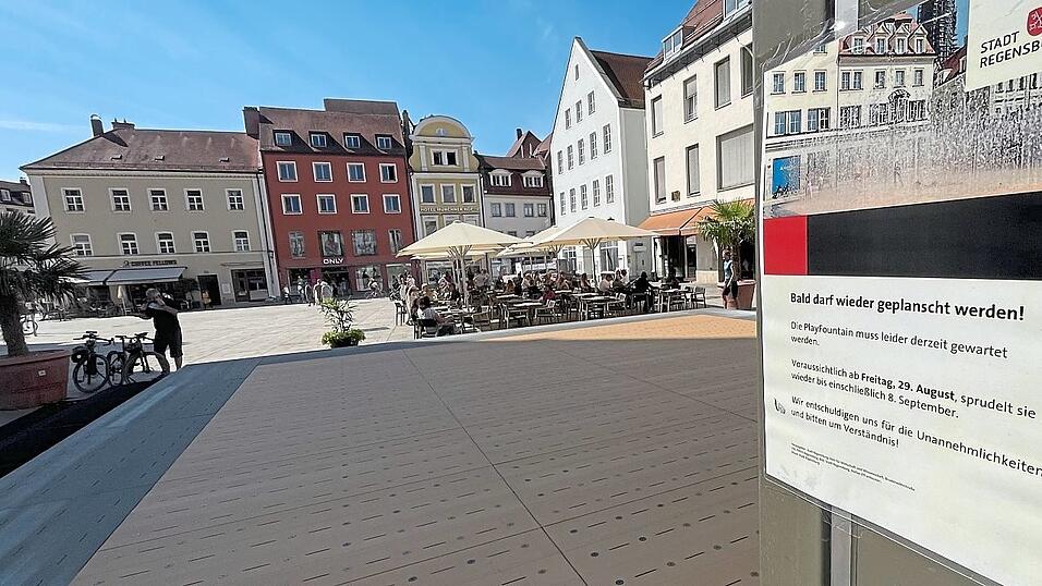 &bdquo;Bald darf wieder geplanscht werden&ldquo;, hei&szlig;t es auf einem Zettel der Stadt. Aktuell liegt die Playfountain trocken.