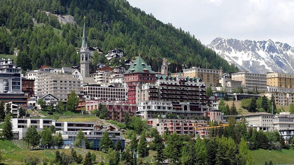 Inbegriff von Glamour und Jetset in den Alpen: Sankt Moritz ist zentraler Schauplatz des Romans. (Archivbild) Inbegriff von Glamour und Jetset in den Alpen: Sankt Moritz ist zentraler Schauplatz des Romans. (Archivbild)