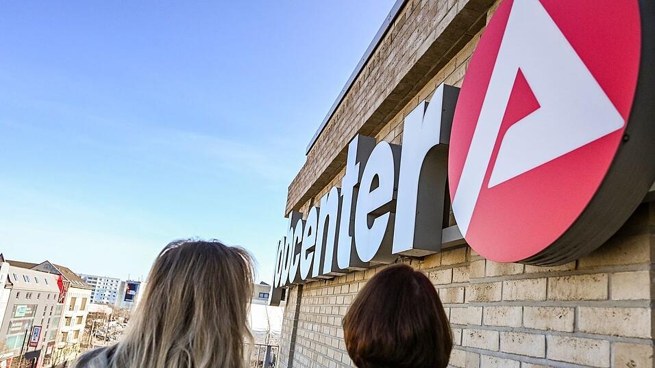 Das Arbeitskr&auml;fteangebot in Deutschland wird bis 2045 nur leicht sinken, sagt eine neue Hochrechnung von Experten. (Symbolbild)