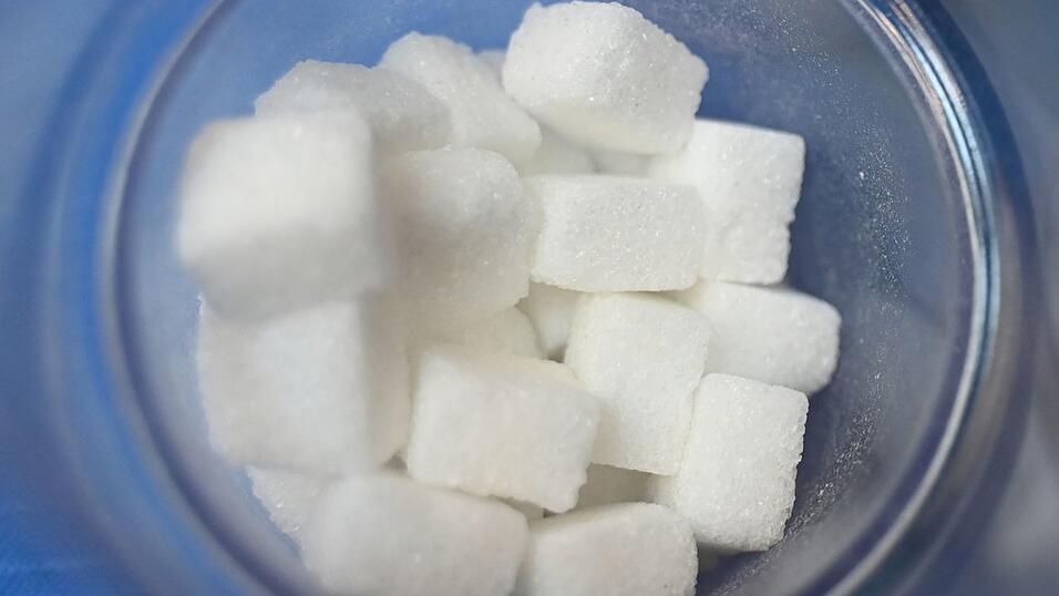 Viele Konsumenten wünschen sich Umfragen zufolge weniger Zucker in Fertiglebensmitteln. Viele Konsumenten wünschen sich Umfragen zufolge weniger Zucker in Fertiglebensmitteln.