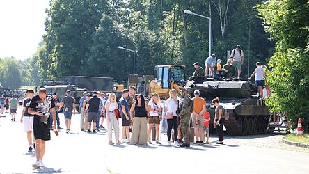 Der Kampfpanzer „Leopard 2“ zog viele Besucher an.