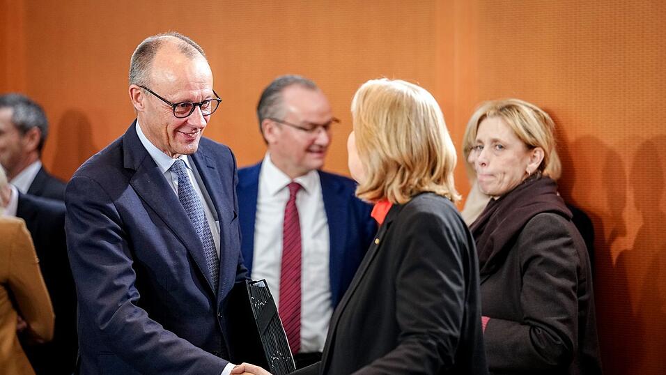 Der Kanzler und seine Arbeitsministerin wollen die neue Grundsicherung im Kabinett auf den Weg bringen. (Archivfoto) Der Kanzler und seine Arbeitsministerin wollen die neue Grundsicherung im Kabinett auf den Weg bringen. (Archivfoto)
