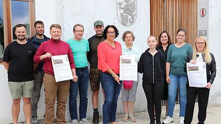 B&uuml;rgermeisterin Monika Bergmann (Mitte) freut sich auf ein spannendes Blaibacher Ferienprogramm.