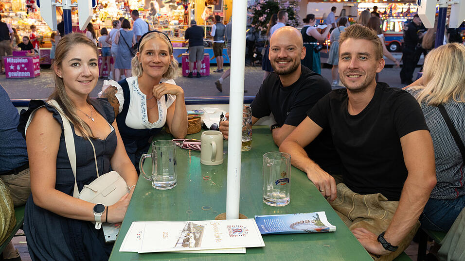 Die Partybilder vom Dienstag, 11. August, aus dem Festzelt Reisinger. Die Partybilder vom Dienstag, 11. August, aus dem Festzelt Reisinger.
