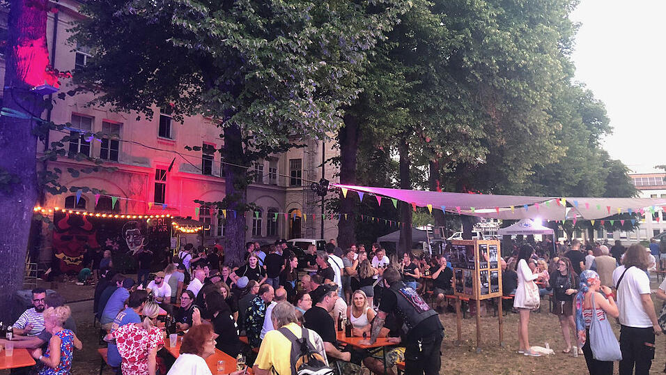 Festival-Atmosph&auml;re beim Bandhaus-Open-Air 2023.