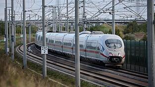 Bei Tempo 200 &ouml;ffnete sich eine ICE-T&uuml;r - laut Bahn und Polizei war es kein Defekt. (Symbolbild)