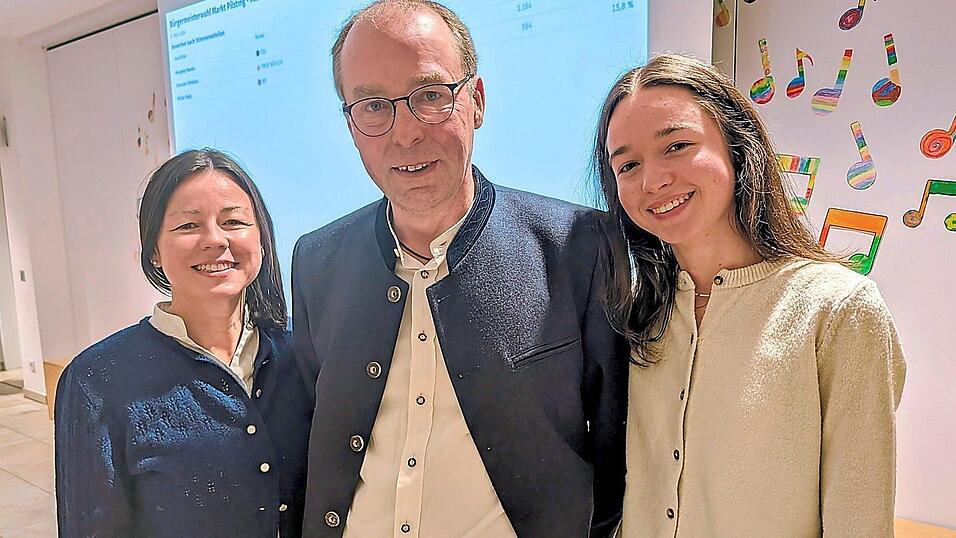 Der amtierende und wiedergew&auml;hlte B&uuml;rgermeister Martin Hiergeist (CSU) mit seiner Ehefrau Pamela und seiner Tochter Amelie.