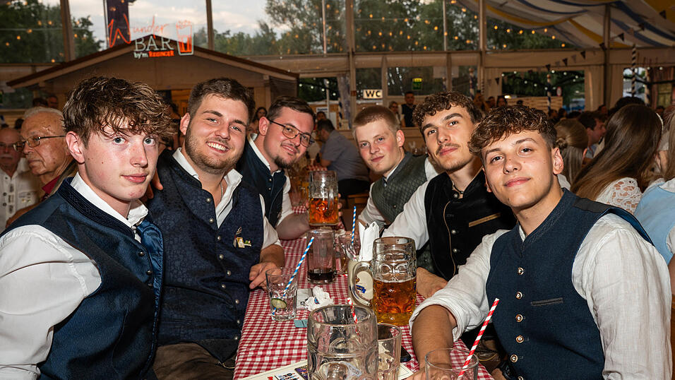 Die Partybilder vom Sonntag, 16. August, aus dem Festzelt Reisinger. Die Partybilder vom Sonntag, 16. August, aus dem Festzelt Reisinger.
