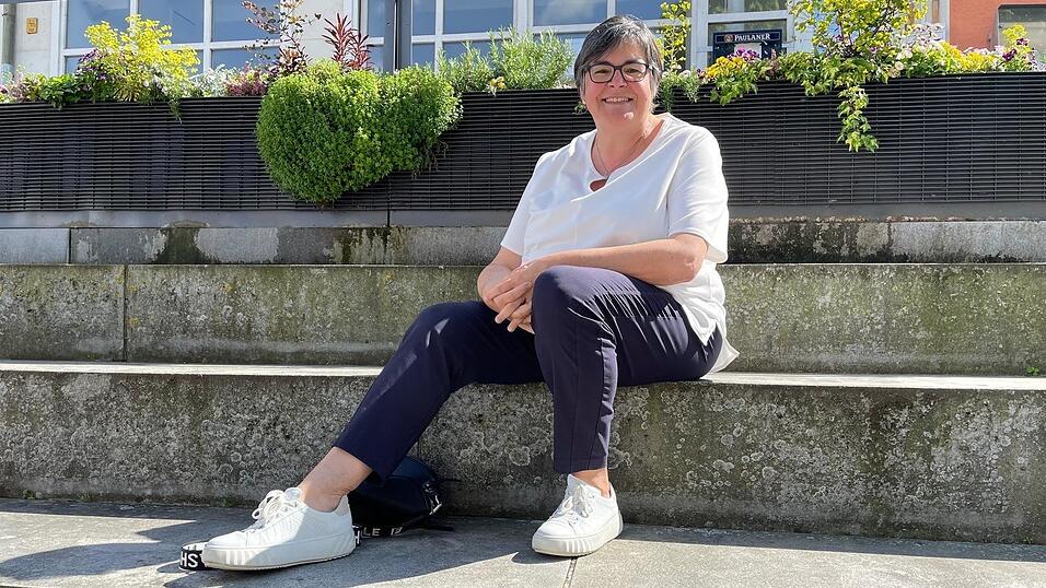 Zur Kommunalwahl 2020 hat Andrea Holzapfel mit ihren Mitstreiterinnen die Frauenliste „Wir Frauen Pilsting“ gegründet. Seit 8. April ist sie ehrenamtliches Mitglied im Fachausschuss Gesundheitspolitik des Landesfrauenrats in München. Zur Kommunalwahl 2020 hat Andrea Holzapfel mit ihren Mitstreiterinnen die Frauenliste „Wir Frauen Pilsting“ gegründet. Seit 8. April ist sie ehrenamtliches Mitglied im Fachausschuss Gesundheitspolitik des Landesfrauenrats in München.