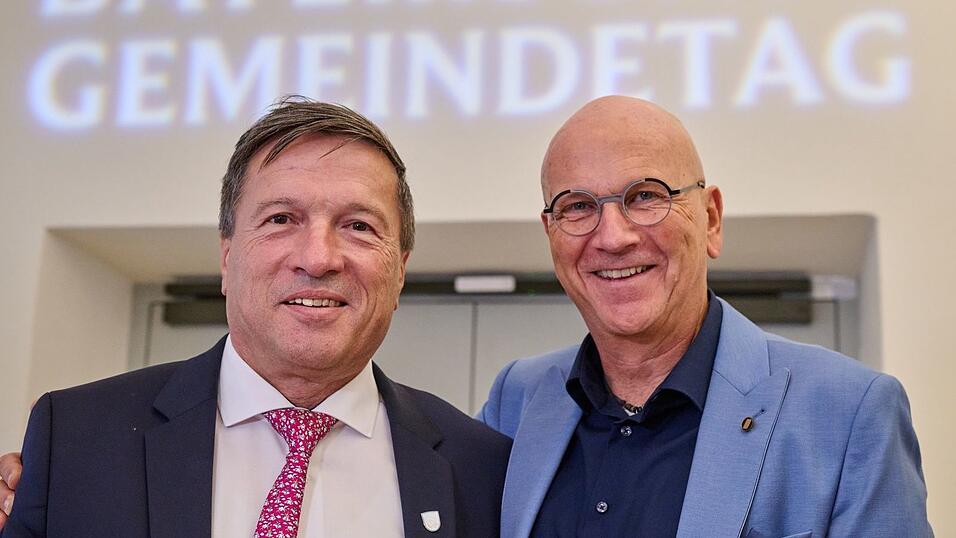 Max Gotz (links) löst Uwe Brandl (rechts) an der Spitze des Gemeindetags ab. Max Gotz (links) löst Uwe Brandl (rechts) an der Spitze des Gemeindetags ab.