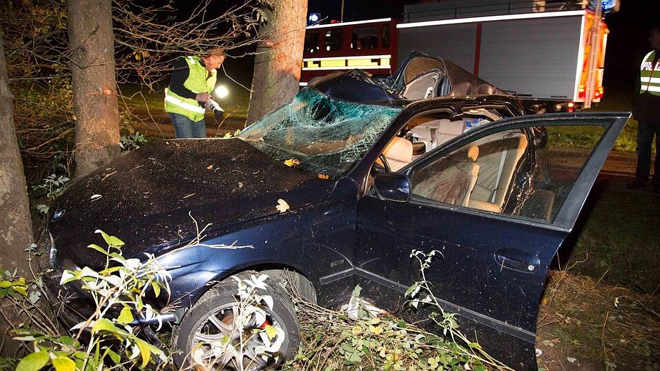 Bilder vom Unfallort. Foto: FD Bilder vom Unfallort. Foto: FD