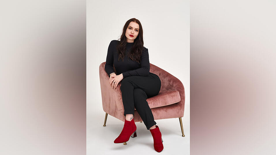 Sophie Jones aus Sachsen wurde in eine Sekte hineingeboren. Mit 18 brach sie mit ihrem alten Leben - heute will die 25-Jährige anderen Frauen in ähnlichen Situationen Mut machen. Sophie Jones aus Sachsen wurde in eine Sekte hineingeboren. Mit 18 brach sie mit ihrem alten Leben - heute will die 25-Jährige anderen Frauen in ähnlichen Situationen Mut machen.