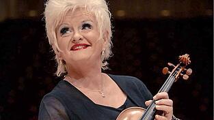 Violine-Virtuosin mit schauspielerischem und komödiantischem Talent: Ilona Cudek tritt an Faschingsdienstag in Landau auf. Violine-Virtuosin mit schauspielerischem und komödiantischem Talent: Ilona Cudek tritt an Faschingsdienstag in Landau auf.