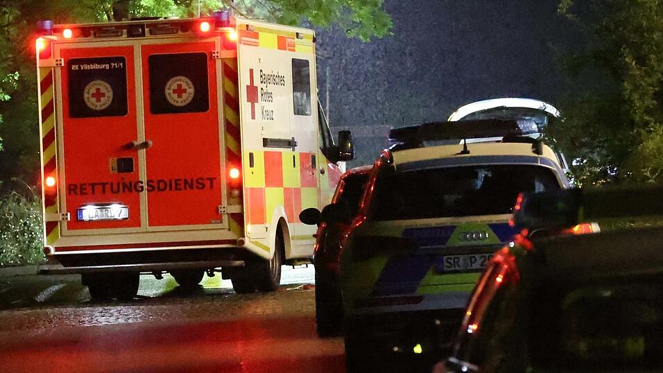 Die Polizei musste am Donnerstagabend zu McDonald's in Vilsbiburg ausr&uuml;cken, weil sich ein Mann mit zwei Messern bewaffnet hatte.