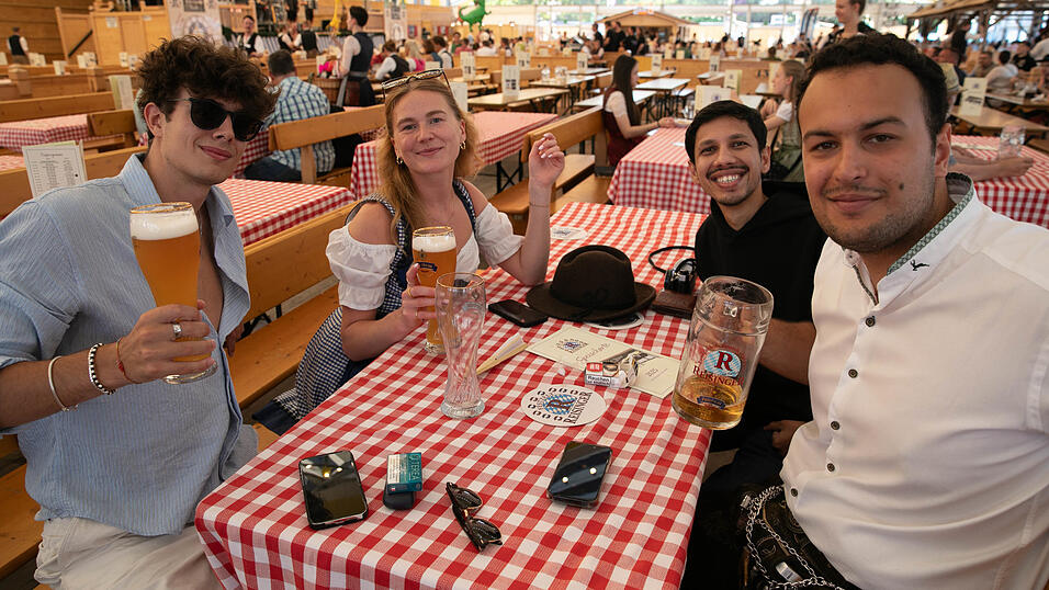 Die Partybilder vom Sonntag, 10. August, aus dem Festzelt Reisinger. Die Partybilder vom Sonntag, 10. August, aus dem Festzelt Reisinger.