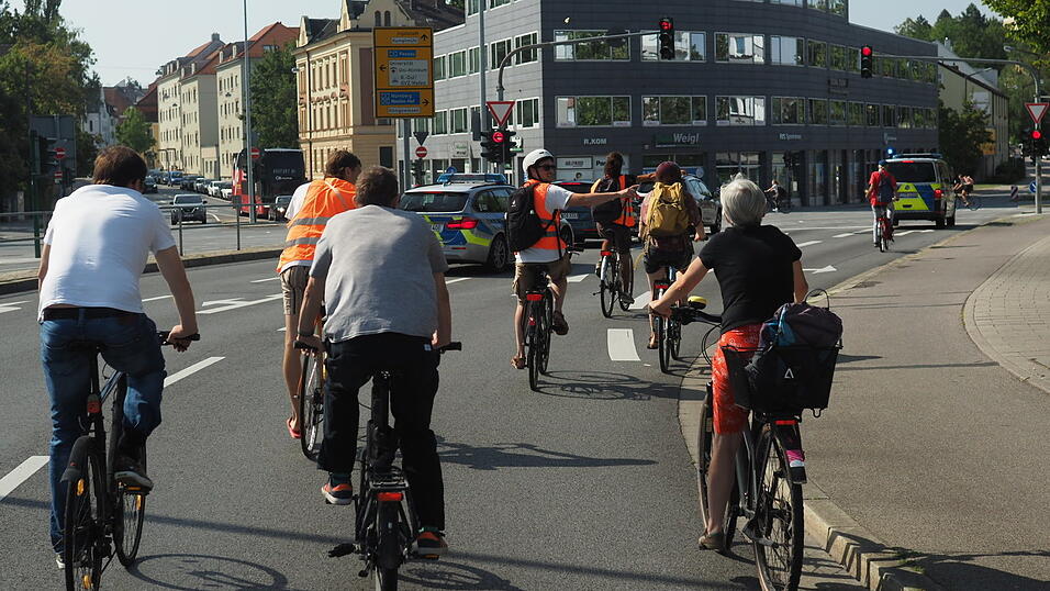 Die Letzte Generation wollte mit Anwohnern und Interessierten ins Gespräch kommen. Die Letzte Generation wollte mit Anwohnern und Interessierten ins Gespräch kommen.