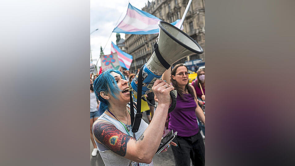 Trotz eines Verbot der Polizei möchte die Stadt Budapest die Pride Parade in Budapest (wie vergangenes Jahr) erneut durchführen.