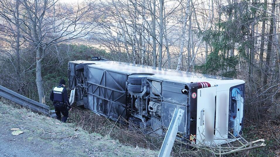 In Th&uuml;ringen hat es einen Busunfall mit mehreren Verletzten gegeben.