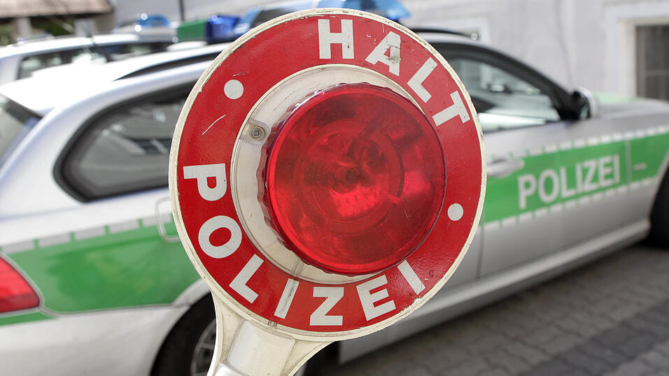 Ein Unbekannter hat bei einem Mehrfamilienhaus nachts in die K&uuml;che geleuchtet.&nbsp;