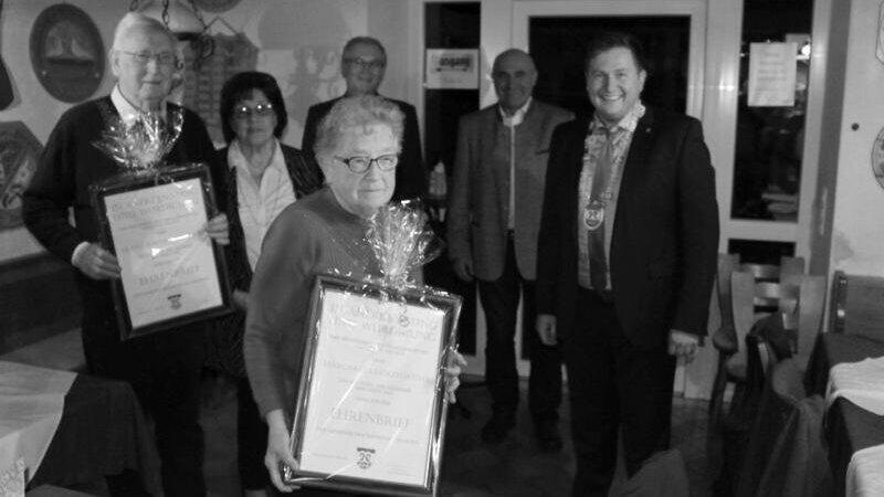 2020 durfte Margarete Holzfurtner den Ehrenbrief der Gemeinde Prackenbach in Empfang nehmen. 2020 durfte Margarete Holzfurtner den Ehrenbrief der Gemeinde Prackenbach in Empfang nehmen.