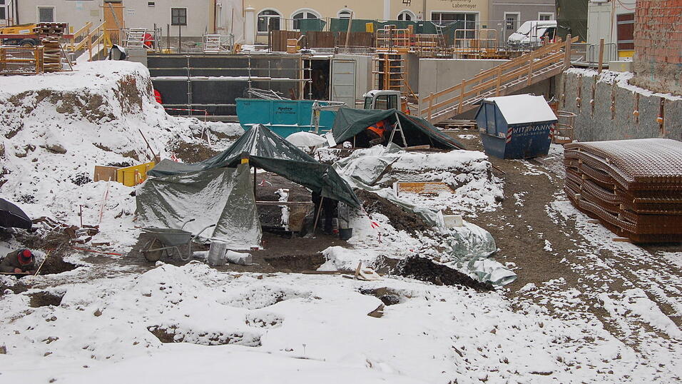 Aufregende Funde machten die Arch&auml;ologen am Kollerparkplatz. (Fotos: r&uuml;d)