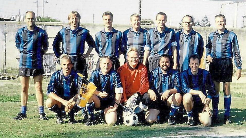 Die Fußballmannschaft aus Rottweil, die 1991 zum ersten Mal gegen eine Mannschaft aus Savona antrat. Ganz links Thomas Bogenrieder Die Fußballmannschaft aus Rottweil, die 1991 zum ersten Mal gegen eine Mannschaft aus Savona antrat. Ganz links Thomas Bogenrieder
