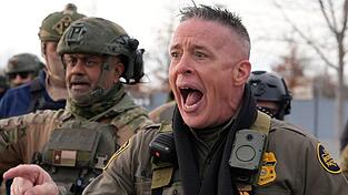 Greg Bovino gilt als Gesicht des rücksichtslosen Vorgehens der Abschiebebehörde ICE. (Archivfoto) Greg Bovino gilt als Gesicht des rücksichtslosen Vorgehens der Abschiebebehörde ICE. (Archivfoto)