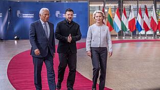 Nach dem Regierungswechsel in Ungarn sind sich wieder alle 27 EU-Staaten beim Thema Ukraine einig. Nach dem Regierungswechsel in Ungarn sind sich wieder alle 27 EU-Staaten beim Thema Ukraine einig.