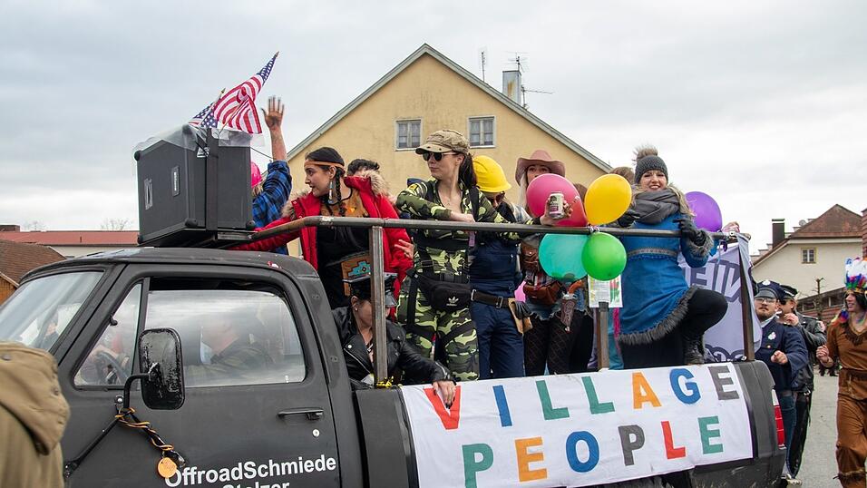 Ausgelassene Stimmung herrschte beim Faschingsumzug in Hofkirchen.