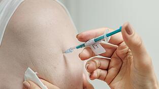 Kinder in den USA sollen nach dem Willen der US-Regierung k&uuml;nftig weniger Impfungen erhalten. (Symbolbild)