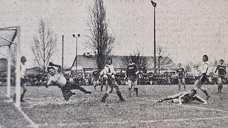 Regen und K&auml;lte schreckten die Zuschauer am 10. Januar 1976 nicht ab: 4.500 Landauer lie&szlig;en sich das Spiel nicht entgehen.