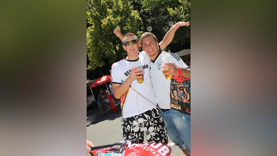 Christian Fertl war am Sonntag auf der Fanmeile in Berlin und erlebte dort das Achtelfinale gegen England auf Gro&szlig;leinwand.