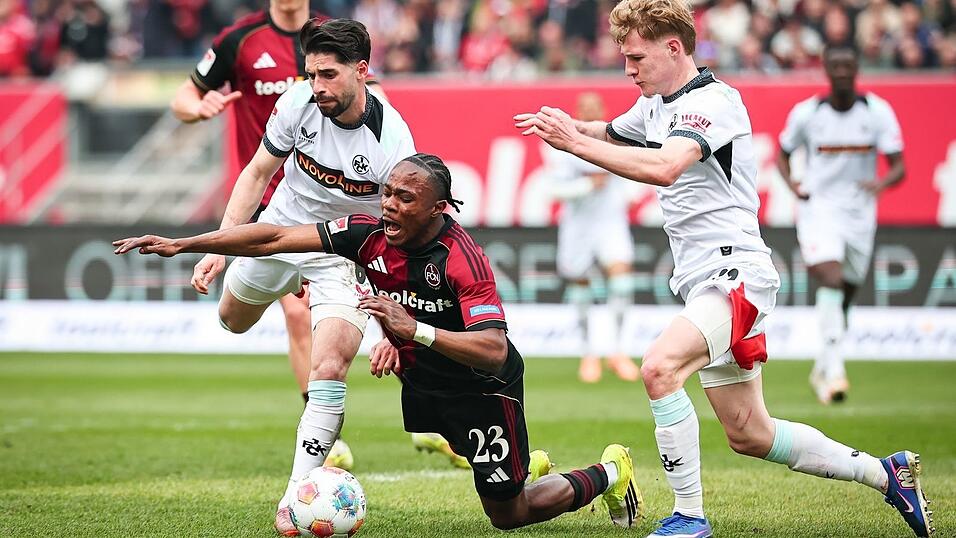Mohamed Ali Zoma (M) fehlt dem 1. FC N&uuml;rnberg verletzt. (Archivbild)
