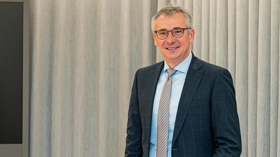 Landrat Werner Bumeder verteidigt die Verschärfung der Maßnahmen. Landrat Werner Bumeder verteidigt die Verschärfung der Maßnahmen.