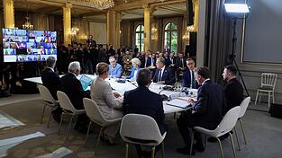 Kanzler Merz nahm per Video an dem Treffen in Paris teil.