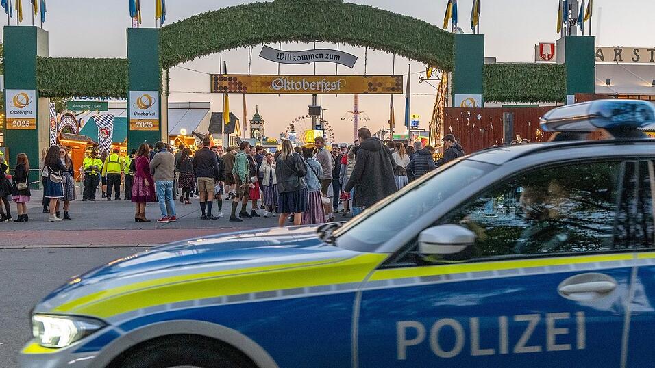 Das Münchner Oktoberfest durfte am Mittwochabend nach einer Bombendrohung wieder öffnen.