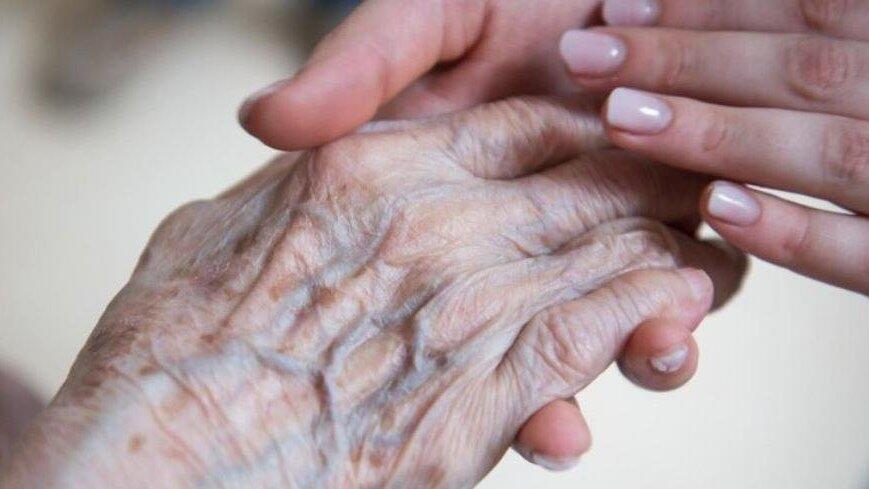 Offensichtlich wurde nun gegen einen vierten Mitarbeiter der betroffenen Further Pflegeeinrichtung Haftbefehl erlassen.