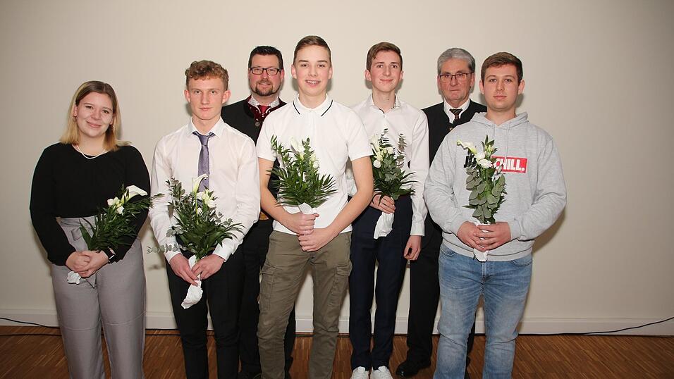 Mit ihren Abschlüssen haben sich diese Absolventen eine sehr gute Ausgangsposition für die Berufs- und Arbeitswelt geschaffen. Mit ihren Abschlüssen haben sich diese Absolventen eine sehr gute Ausgangsposition für die Berufs- und Arbeitswelt geschaffen.