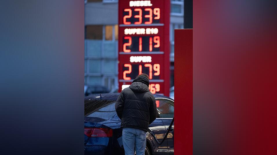 Unsere Social-Media-Umfrage zeigt: Nur noch ein Bruchteil der Nutzer aus dem Landkreis Landshut f&auml;hrt unabh&auml;ngig vom Spritpreis wie geplant in den Urlaub. (Symbolbild)