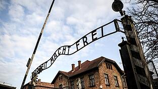 Der Schriftzug «Arbeit macht frei» stand über den Toren mehrerer Konzentrations- und Vernichtungslager. (Symbolbild) Der Schriftzug «Arbeit macht frei» stand über den Toren mehrerer Konzentrations- und Vernichtungslager. (Symbolbild)