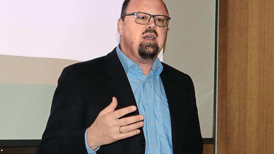 Professor Johannes Lohner zeigte an einem Fallbeispiel anschaulich, worum es sich bei der Klinischen Sozialarbeit konkret drehen kann.